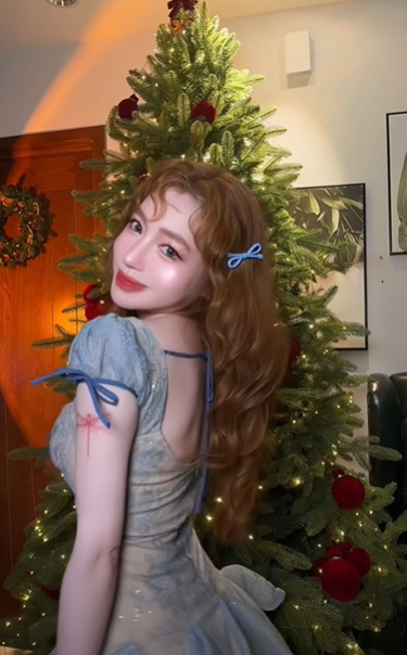 Nh&agrave; gi&agrave;u chơi Noel kiểu g&igrave;? Lộ diện c&acirc;y th&ocirc;ng của 1 ph&uacute; b&agrave; "giữ chuỗi đầu tư khủng", đẹp kh&ocirc;ng đối thủ- Ảnh 15.