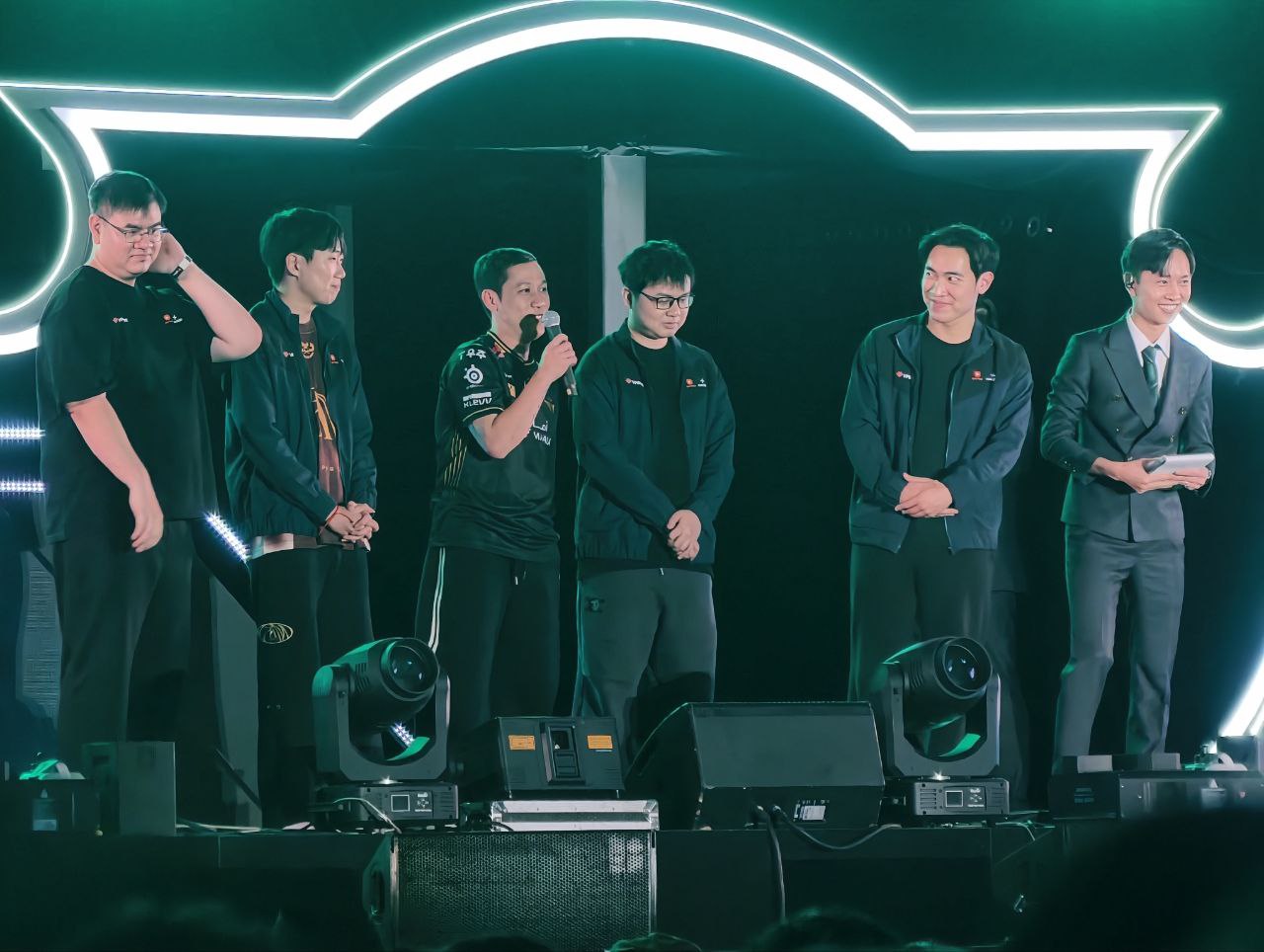 Thầy Gi&aacute;o Ba ch&iacute;nh thức l&ecirc;n tiếng về sự kiện fanmeeting T1- Ảnh 1.