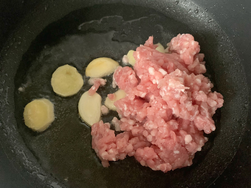 Thịt băm nấu với c&aacute;c nguy&ecirc;n liệu n&agrave;y thật ngon, chỉ ri&ecirc;ng m&oacute;n đầu ti&ecirc;n th&ocirc;i đ&atilde; khiến ai cũng phải chảy nước miếng!- Ảnh 13.