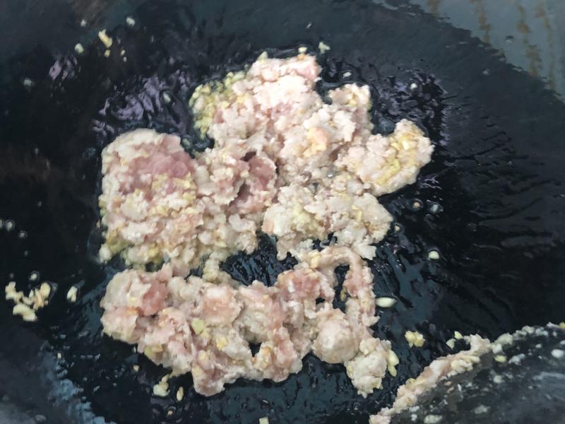 Thịt băm nấu với c&aacute;c nguy&ecirc;n liệu n&agrave;y thật ngon, chỉ ri&ecirc;ng m&oacute;n đầu ti&ecirc;n th&ocirc;i đ&atilde; khiến ai cũng phải chảy nước miếng!- Ảnh 26.