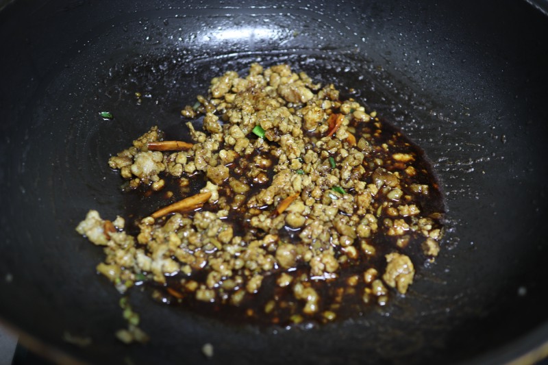 Thịt băm nấu với c&aacute;c nguy&ecirc;n liệu n&agrave;y thật ngon, chỉ ri&ecirc;ng m&oacute;n đầu ti&ecirc;n th&ocirc;i đ&atilde; khiến ai cũng phải chảy nước miếng!- Ảnh 7.