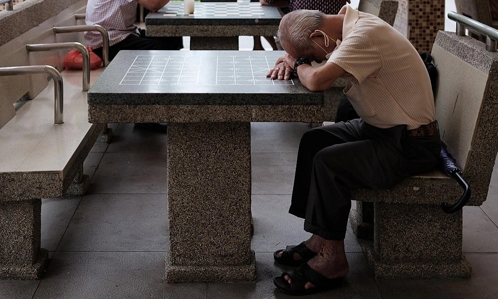 Người đ&agrave;n &ocirc;ng tiết kiệm suốt 40 năm, đến khi nghỉ hưu kh&oacute;c r&ograve;ng &acirc;n hận: &ldquo;Nh&igrave;n tiền trong t&agrave;i khoản m&agrave; thấy thật v&ocirc; nghĩa!&rdquo;- Ảnh 2.