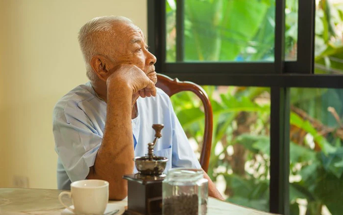 Người đ&agrave;n &ocirc;ng tiết kiệm suốt 40 năm, đến khi nghỉ hưu kh&oacute;c r&ograve;ng &acirc;n hận: &ldquo;Nh&igrave;n tiền trong t&agrave;i khoản m&agrave; thấy thật v&ocirc; nghĩa!&rdquo;- Ảnh 1.