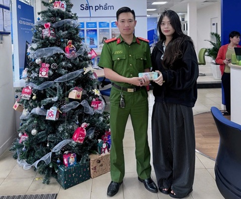 Chuyển khoản 205 triệu đồng cho c&ocirc; g&aacute;i lạ sinh năm 2007, đến khi ph&aacute;t hiện, người đ&agrave;n &ocirc;ng vội b&aacute;o c&ocirc;ng an- Ảnh 2.