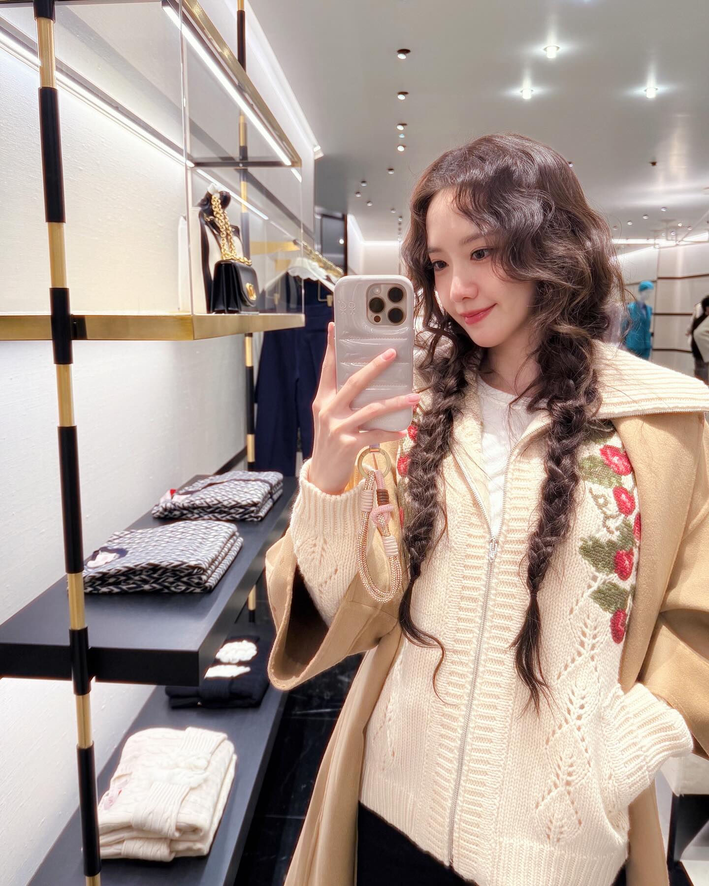 Yoona suốt 20 năm kh&ocirc;ng gi&agrave; nhờ 3 quy tắc- Ảnh 9.