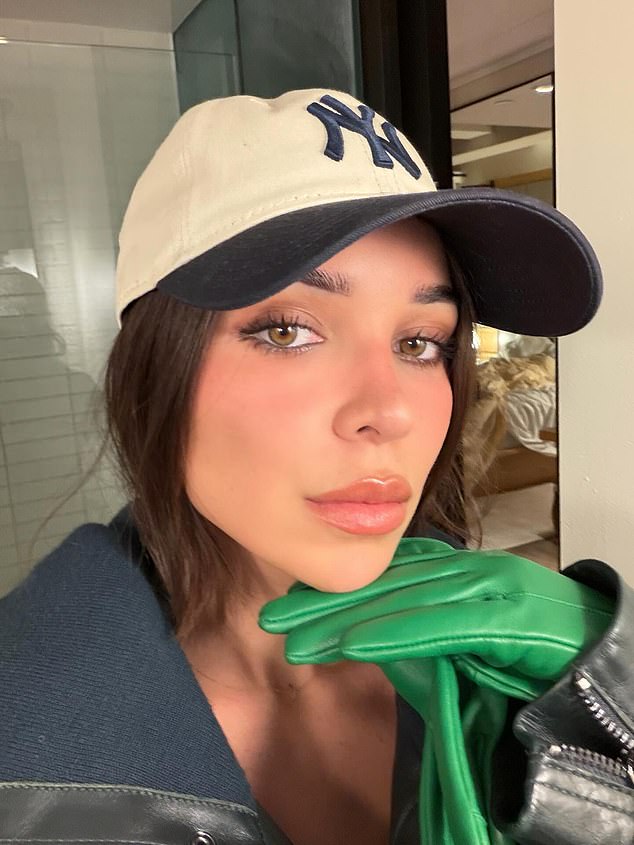 Người hưởng lợi &ldquo;đậm&rdquo; nhất giữa drama nh&agrave; Beckham: Kh&ocirc;ng phải Victoria hay tiểu thư nh&agrave; tỷ ph&uacute;, m&agrave; l&agrave; c&ocirc; g&aacute;i n&agrave;y!- Ảnh 3.