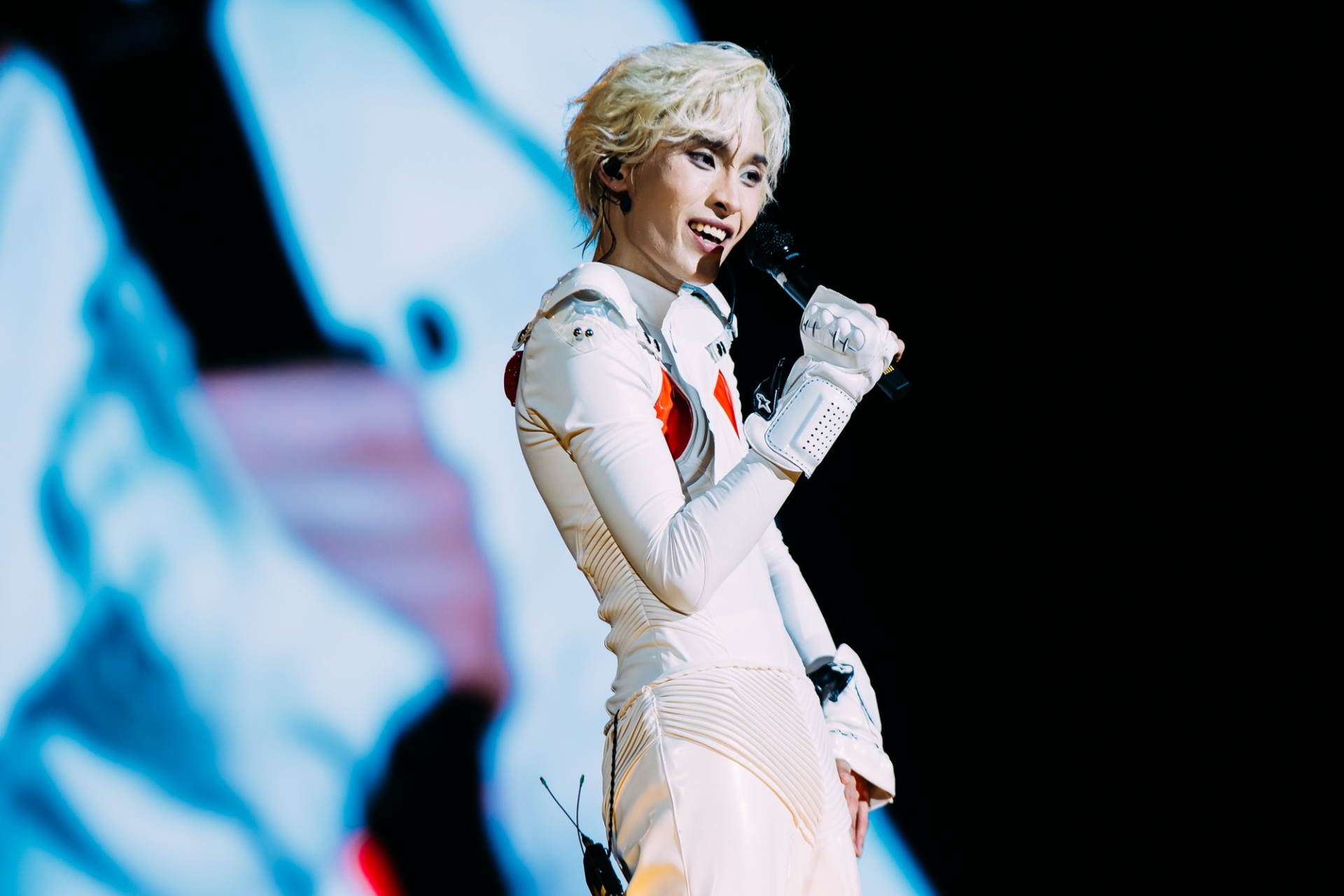 Kh&aacute;n giả chưa tha cho Wren Evans- Ảnh 7.