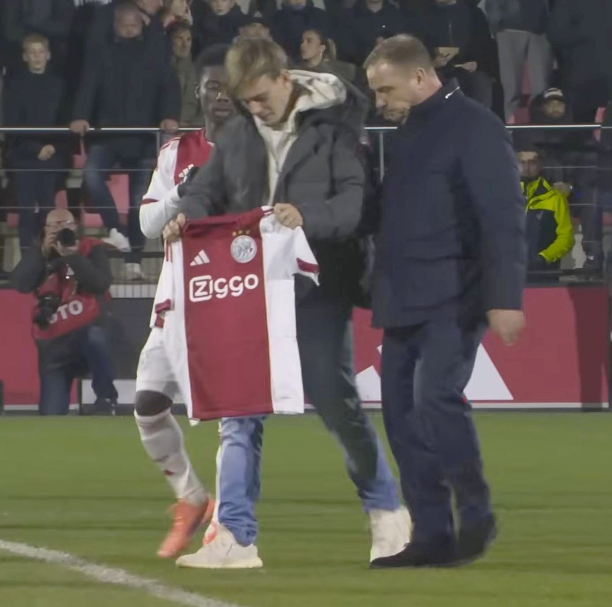 Cầu thủ b&oacute;ng đ&aacute; đau đớn chết lặng khi bạn g&aacute;i xinh đẹp bị nữ qu&aacute;i xế t&ocirc;ng tử vong rồi bỏ trốn- Ảnh 3.