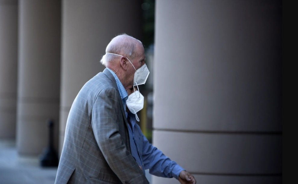 C&ocirc;ng ch&uacute;ng phẫn nộ khi tỷ ph&uacute; giả mất tr&iacute; để trốn thuế 2 tỷ USD, bị ph&aacute;t hiện v&igrave; bạn b&egrave; phản bội, trở th&agrave;nh vụ gian lận thuế c&aacute; nh&acirc;n lớn nhất lịch sử Mỹ- Ảnh 3.