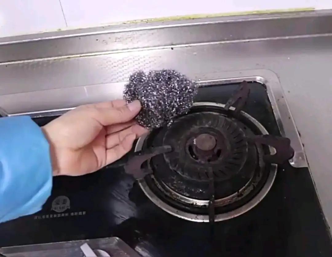 Mẹ t&ocirc;i truyền lại mẹo nhỏ với giấm trắng: L&agrave;m xong t&ocirc;i mới biết m&igrave;nh đ&atilde; ph&iacute; tiền bao năm- Ảnh 2.