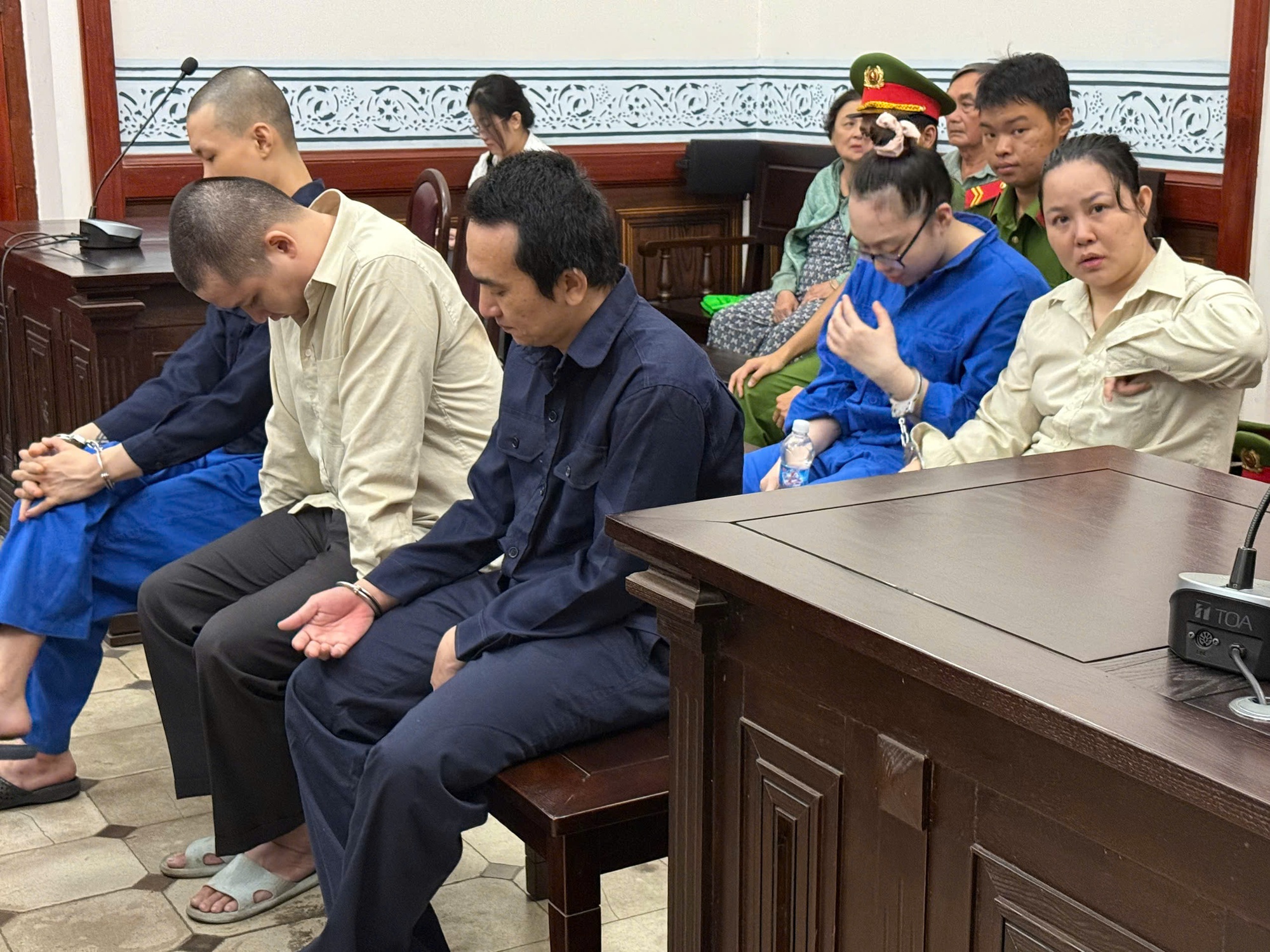 Nh&acirc;n vật nữ b&iacute; ẩn khiến cặp đ&ocirc;i đối diện &aacute;n chung th&acirc;n- Ảnh 1.