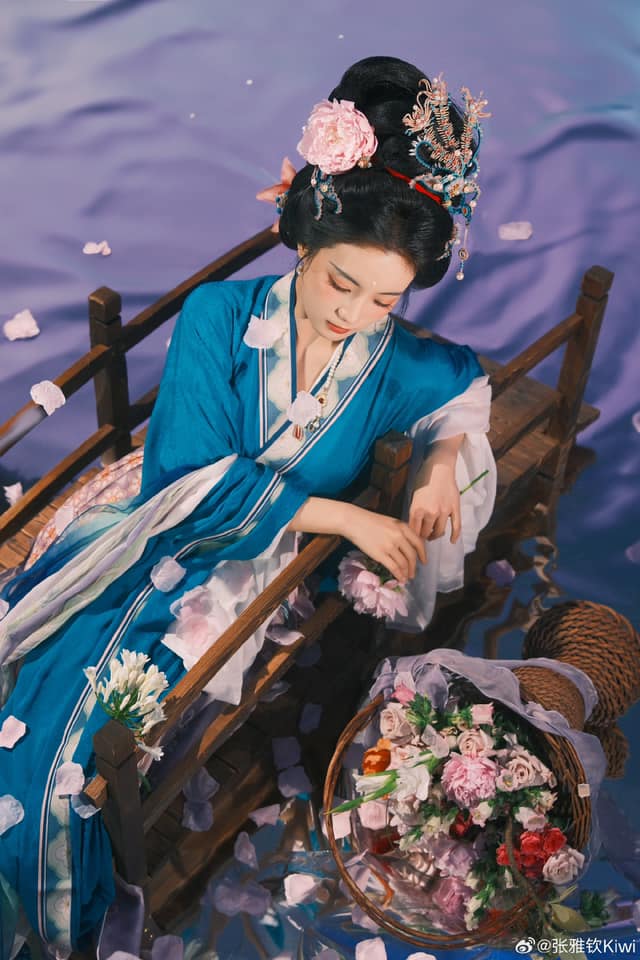 Lần đầu c&oacute; mỹ nh&acirc;n &ldquo;mặt như m&acirc;m bạc&rdquo; lại được khen nức nở: Visual tuyệt t&aacute;c hội họa, kh&ocirc;ng thể đẹp hơn được nữa- Ảnh 12.