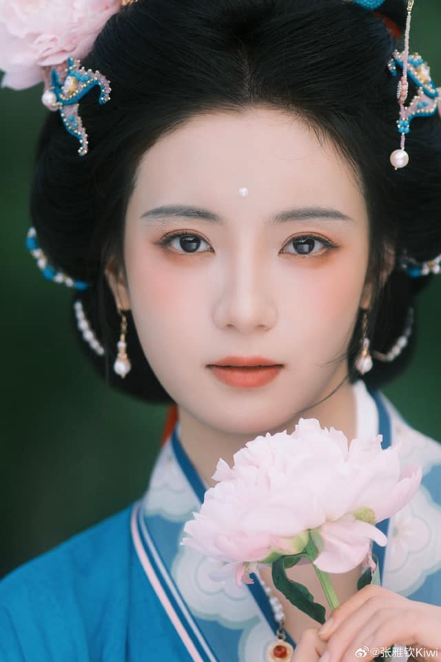 Lần đầu c&oacute; mỹ nh&acirc;n &ldquo;mặt như m&acirc;m bạc&rdquo; lại được khen nức nở: Visual tuyệt t&aacute;c hội họa, kh&ocirc;ng thể đẹp hơn được nữa- Ảnh 10.