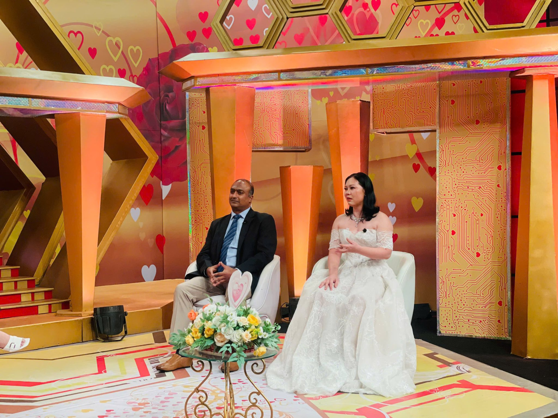 Nữ điều dưỡng quen thiếu gia giả ngh&egrave;o, qua Ấn Độ mới biết nh&agrave; bạn trai 20.000m2, c&oacute; gần 20 người gi&uacute;p việc- Ảnh 3.