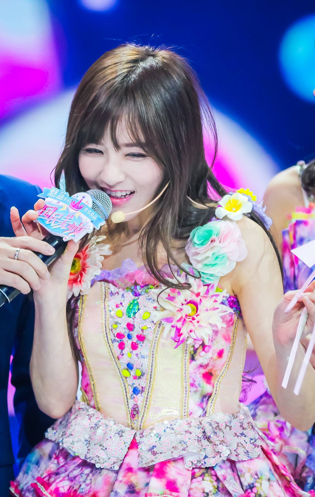 Sự hết thời của 1 ng&ocirc;i sao: Mỹ nh&acirc;n s&aacute;ng gi&aacute; bị &eacute;p đi tiếp rượu, chịu bất c&ocirc;ng đến mức rời l&agrave;ng giải tr&iacute;- Ảnh 1.