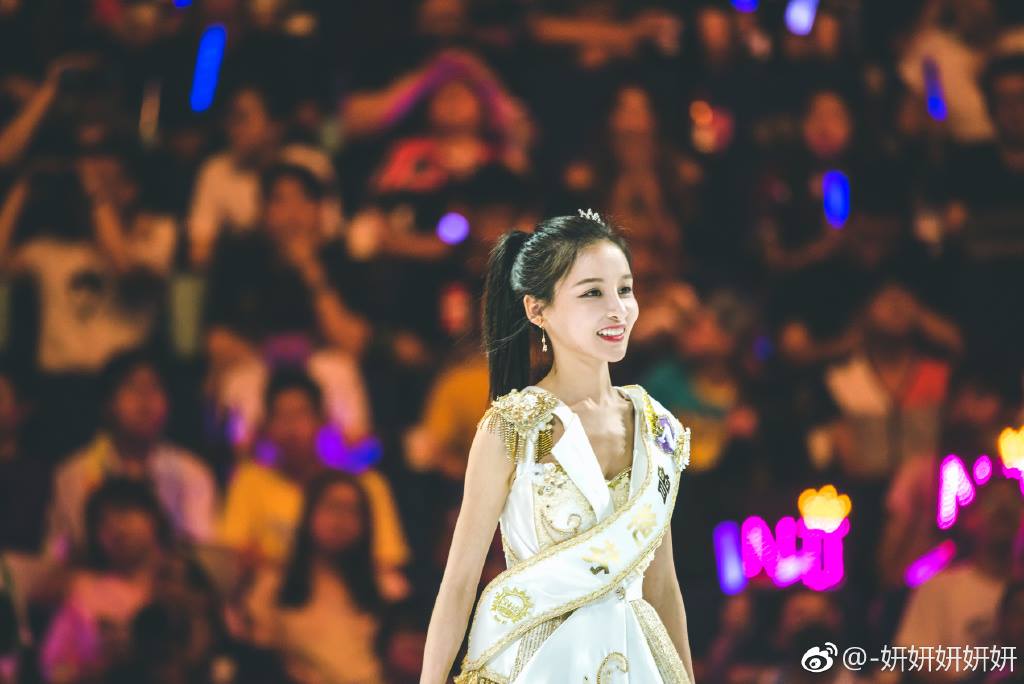 Sự hết thời của 1 ng&ocirc;i sao: Mỹ nh&acirc;n s&aacute;ng gi&aacute; bị &eacute;p đi tiếp rượu, chịu bất c&ocirc;ng đến mức rời l&agrave;ng giải tr&iacute;- Ảnh 8.