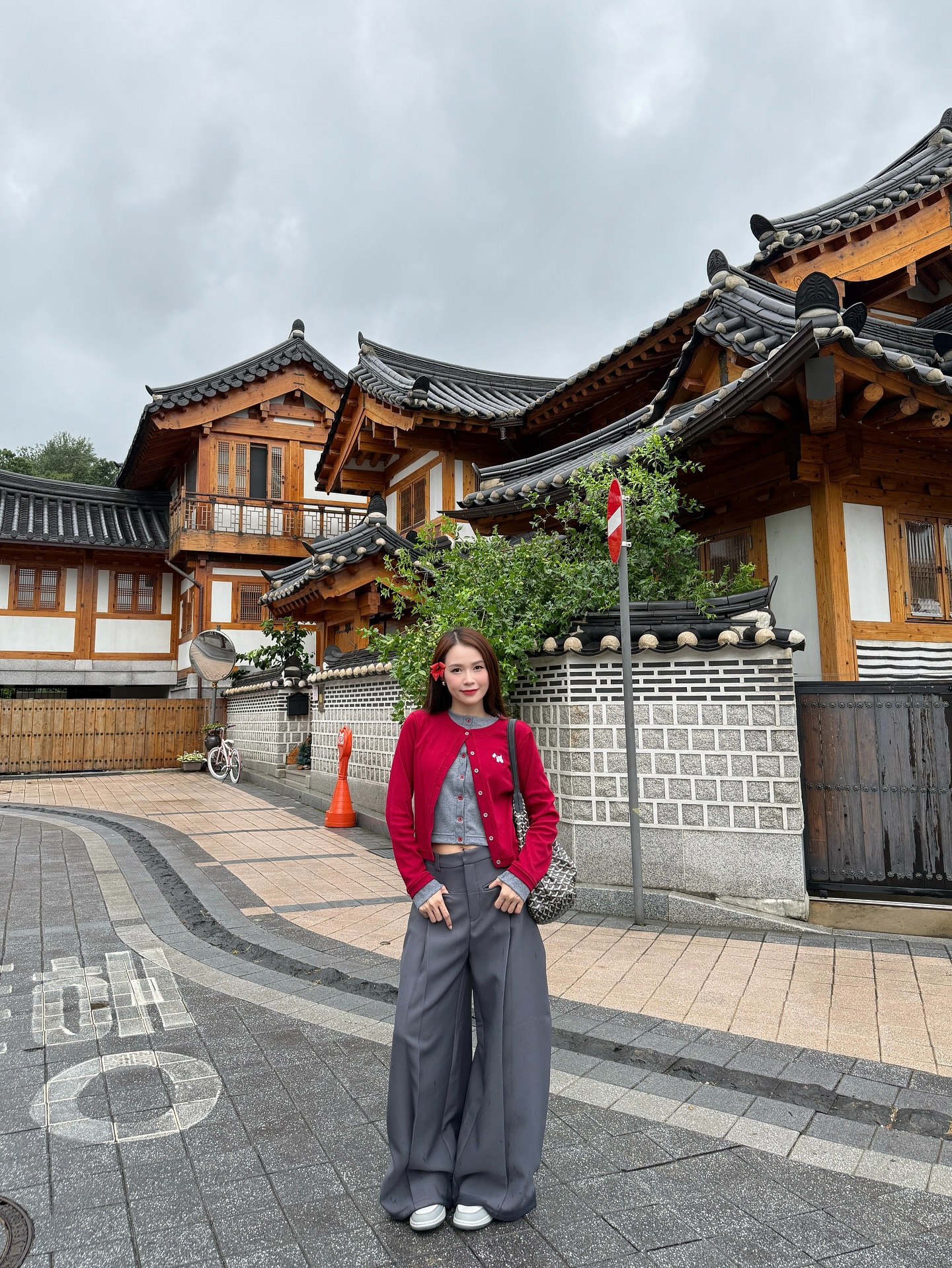 Nh&igrave;n tưởng c&ocirc; sinh vi&ecirc;n n&agrave;o nhưng h&oacute;a ra mỹ nh&acirc;n n&agrave;y đ&atilde; U40, 5 m&oacute;n thời trang ch&iacute;nh l&agrave; 