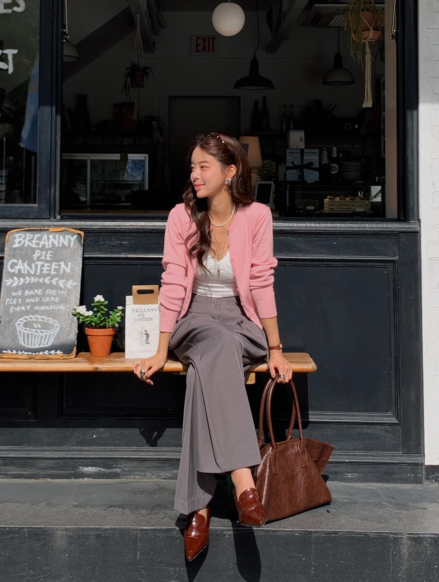 2 kiểu quần d&agrave;i đang 