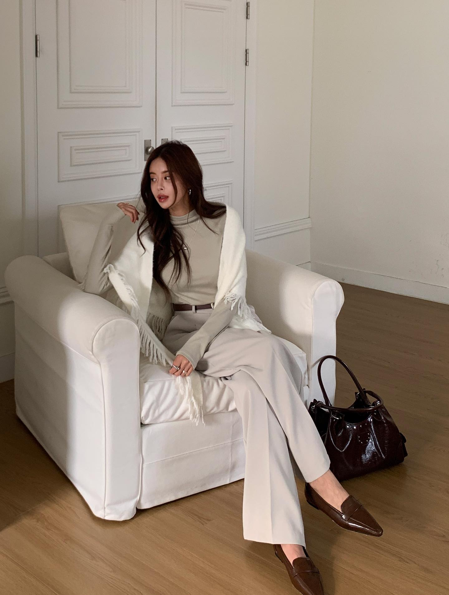 2 kiểu quần d&agrave;i đang 