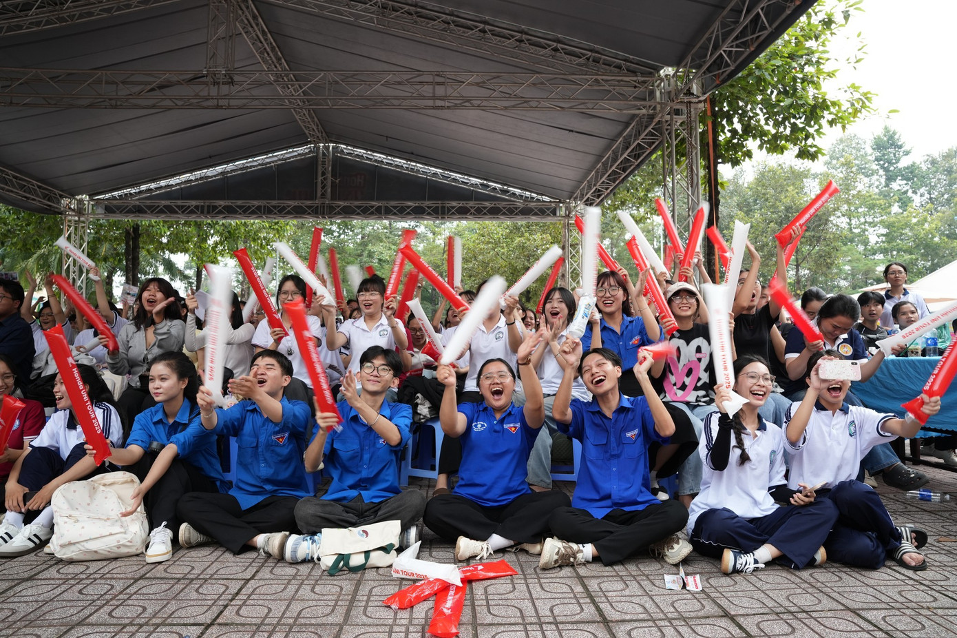 Sinh vi&ecirc;n sư phạm "m&ograve;n mỏi" chờ hỗ trợ- Ảnh 2.