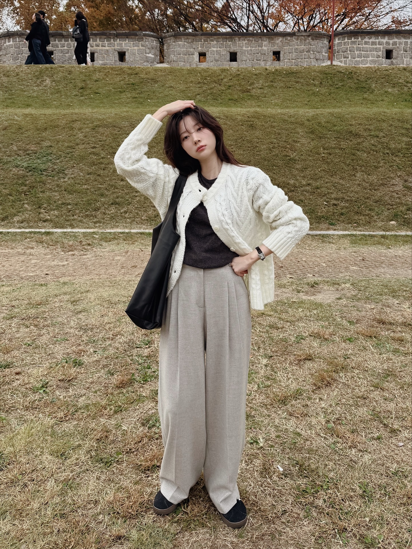 2 kiểu quần d&agrave;i đang 