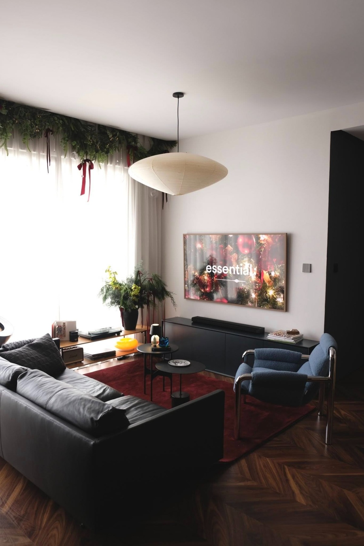 Sao Việt đ&oacute;n Gi&aacute;ng sinh: Decor kh&ocirc;ng gian như cổ t&iacute;ch, ri&ecirc;ng nh&agrave; Jun Phạm qu&aacute; chữa l&agrave;nh- Ảnh 23.