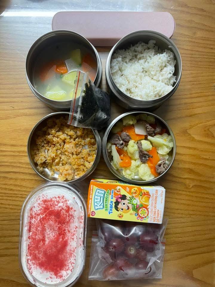 Bữa cơm của học sinh H&agrave; Nội bỗng g&acirc;y sốt MXH: Thực đơn kh&ocirc;ng cầu kỳ nhưng đ&uacute;ng chuẩn "mỹ vị nh&acirc;n gian"- Ảnh 8.