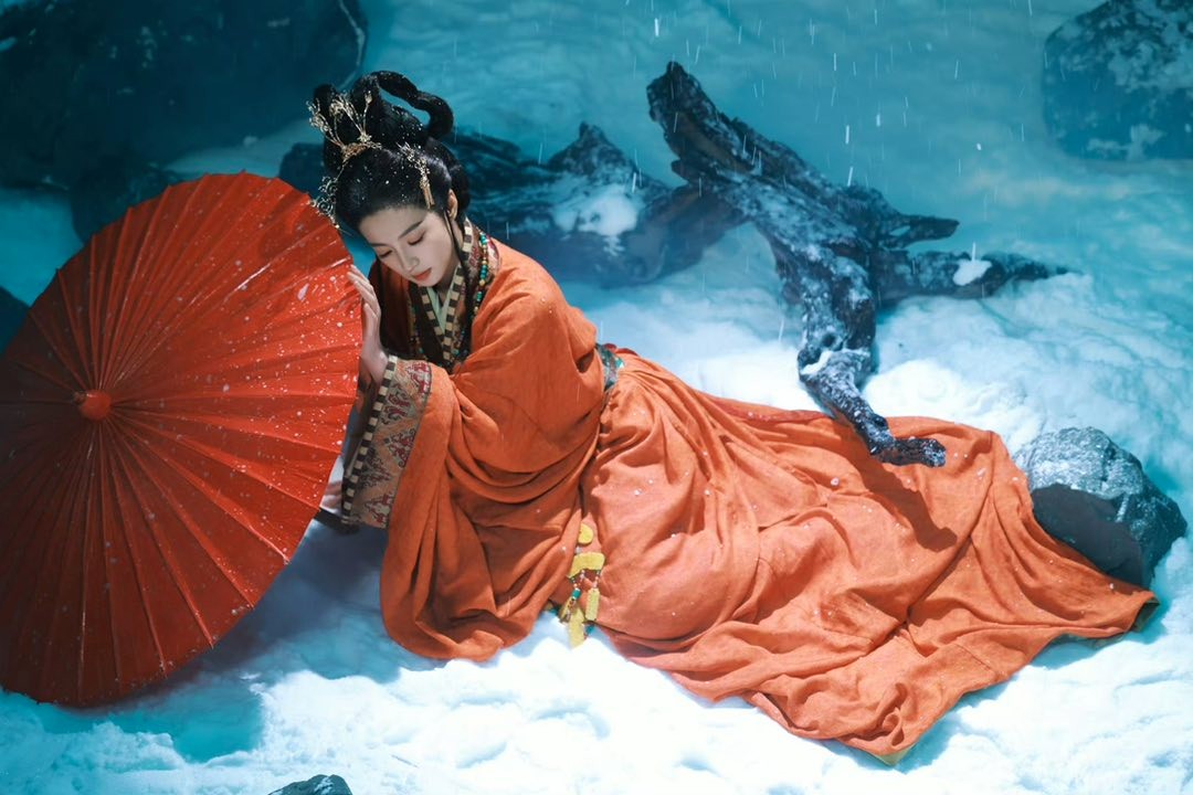 Lần đầu c&oacute; mỹ nh&acirc;n &ldquo;mặt như m&acirc;m bạc&rdquo; lại được khen nức nở: Visual tuyệt t&aacute;c hội họa, kh&ocirc;ng thể đẹp hơn được nữa- Ảnh 4.