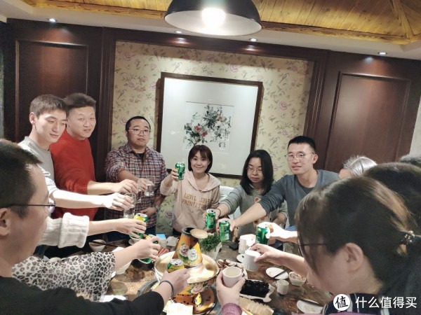 Shipper mở tiệc t&acirc;n gia mời cả c&ocirc;ng ty, đến nơi tất cả chết lặng- Ảnh 3.