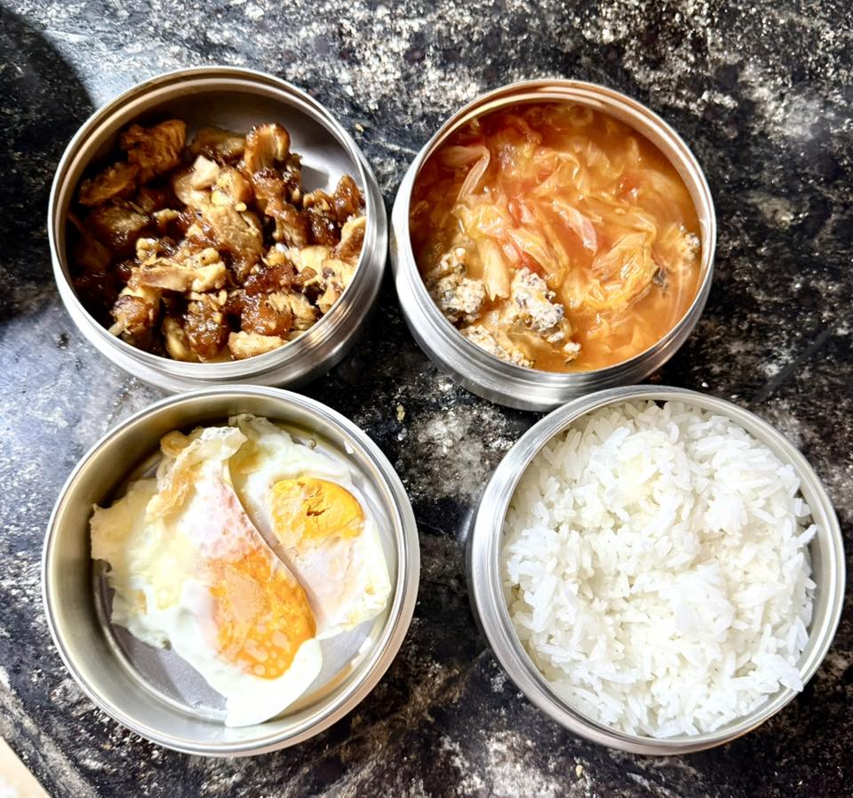 Bữa cơm của học sinh H&agrave; Nội bỗng g&acirc;y sốt MXH: Thực đơn kh&ocirc;ng cầu kỳ nhưng đ&uacute;ng chuẩn "mỹ vị nh&acirc;n gian"- Ảnh 5.