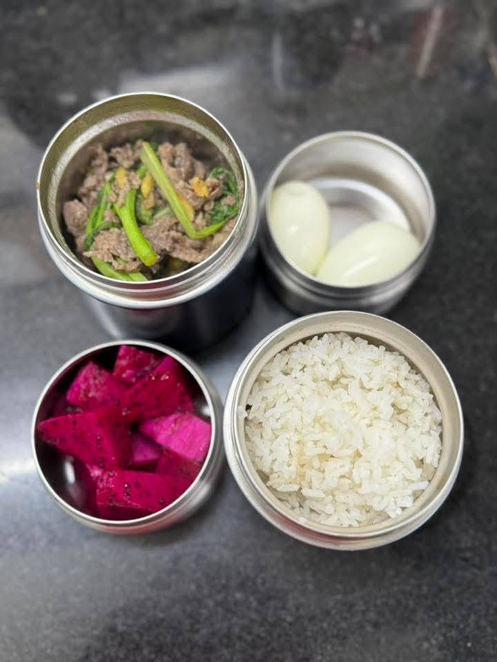 Bữa cơm của học sinh H&agrave; Nội bỗng g&acirc;y sốt MXH: Thực đơn kh&ocirc;ng cầu kỳ nhưng đ&uacute;ng chuẩn "mỹ vị nh&acirc;n gian"- Ảnh 13.