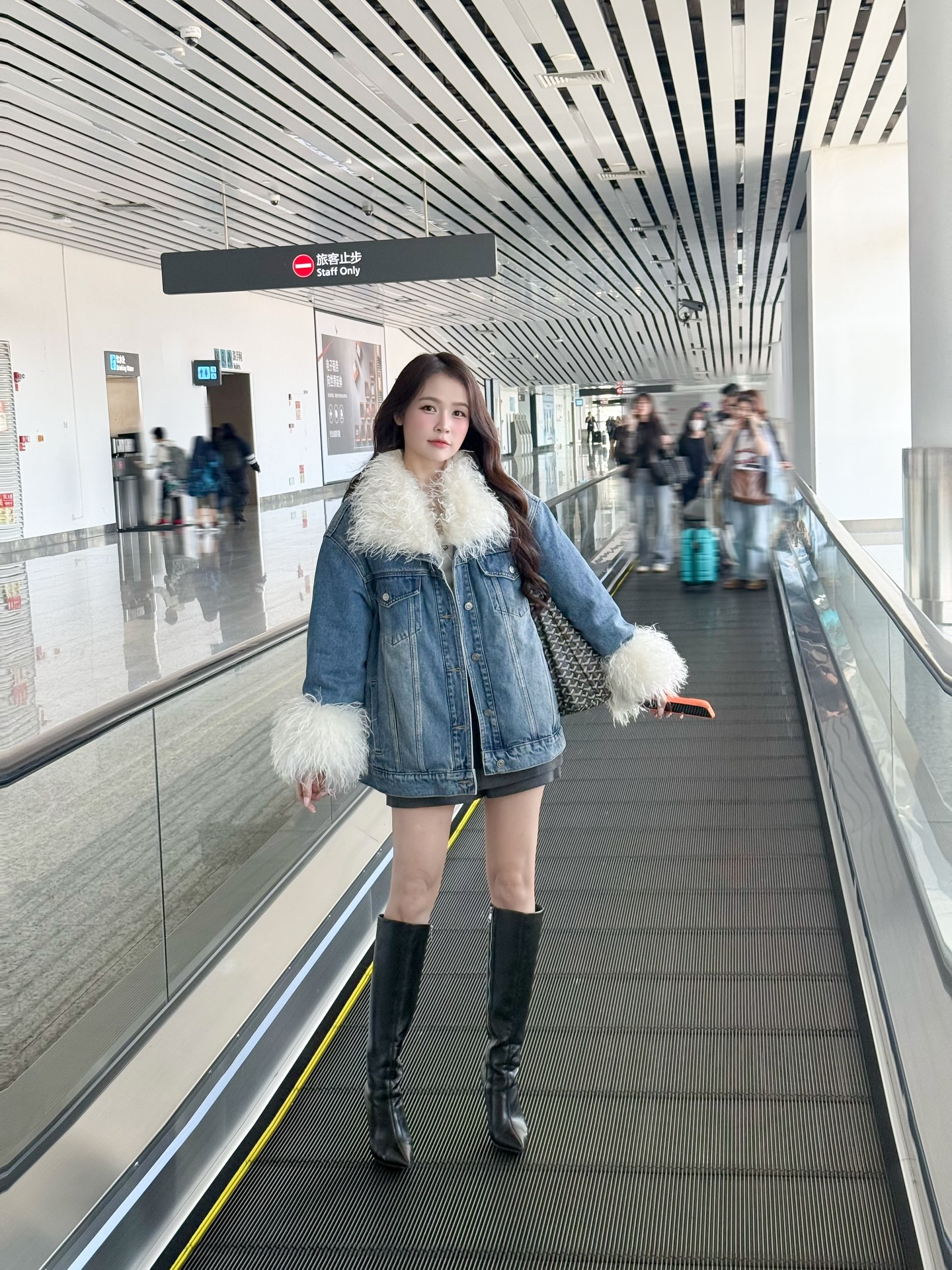 Nh&igrave;n tưởng c&ocirc; sinh vi&ecirc;n n&agrave;o nhưng h&oacute;a ra mỹ nh&acirc;n n&agrave;y đ&atilde; U40, 5 m&oacute;n thời trang ch&iacute;nh l&agrave; 