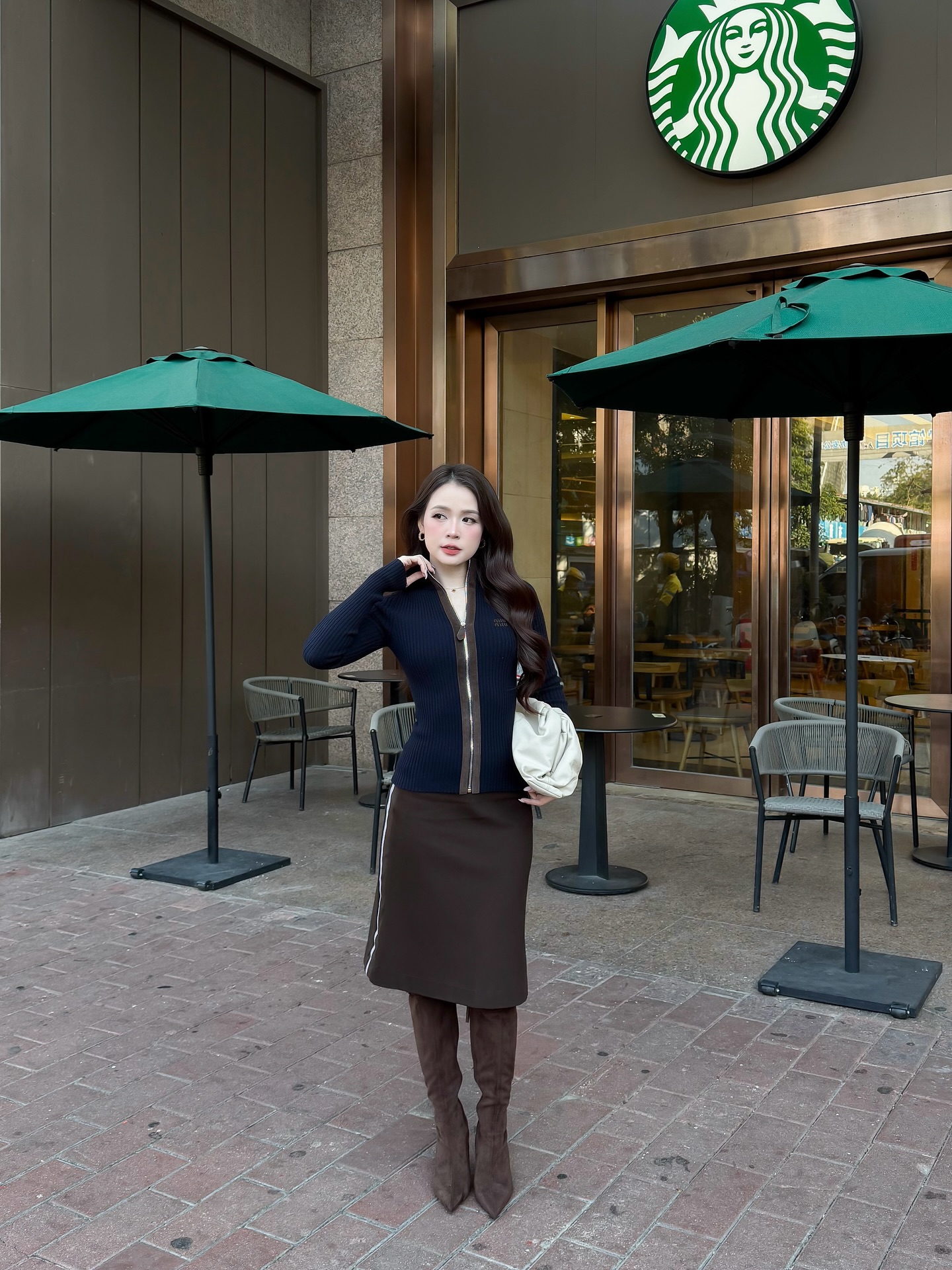 Nh&igrave;n tưởng c&ocirc; sinh vi&ecirc;n n&agrave;o nhưng h&oacute;a ra mỹ nh&acirc;n n&agrave;y đ&atilde; U40, 5 m&oacute;n thời trang ch&iacute;nh l&agrave; 