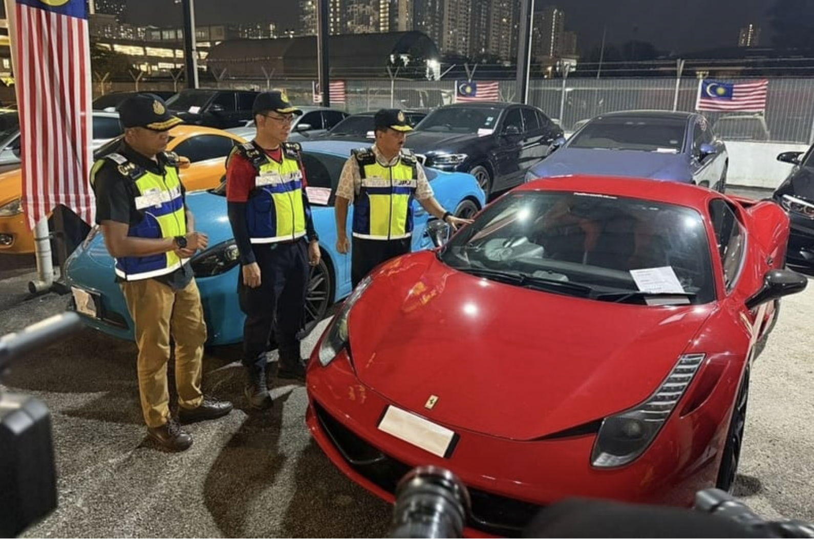 Đi Porsche, cưỡi Ferrari nhưng 'qu&ecirc;n' nộp thuế: H&agrave;ng ngh&igrave;n đại gia muối mặt v&igrave; bị cảnh s&aacute;t thu giữ xe- Ảnh 2.