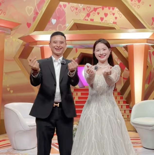 G&aacute;i đẹp cưới "&ocirc;ng ch&uacute;" lớn hơn 20 tuổi, sinh con xong th&igrave; đi học tiếp: Cuộc sống hiện tại kh&oacute; tin- Ảnh 3.