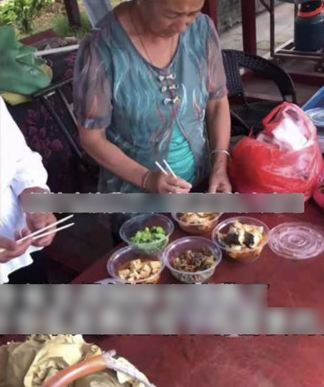 Kh&aacute;ch đặt 120 suất ăn, qu&aacute;n đ&oacute;ng g&oacute;i xong hết th&igrave; bị 