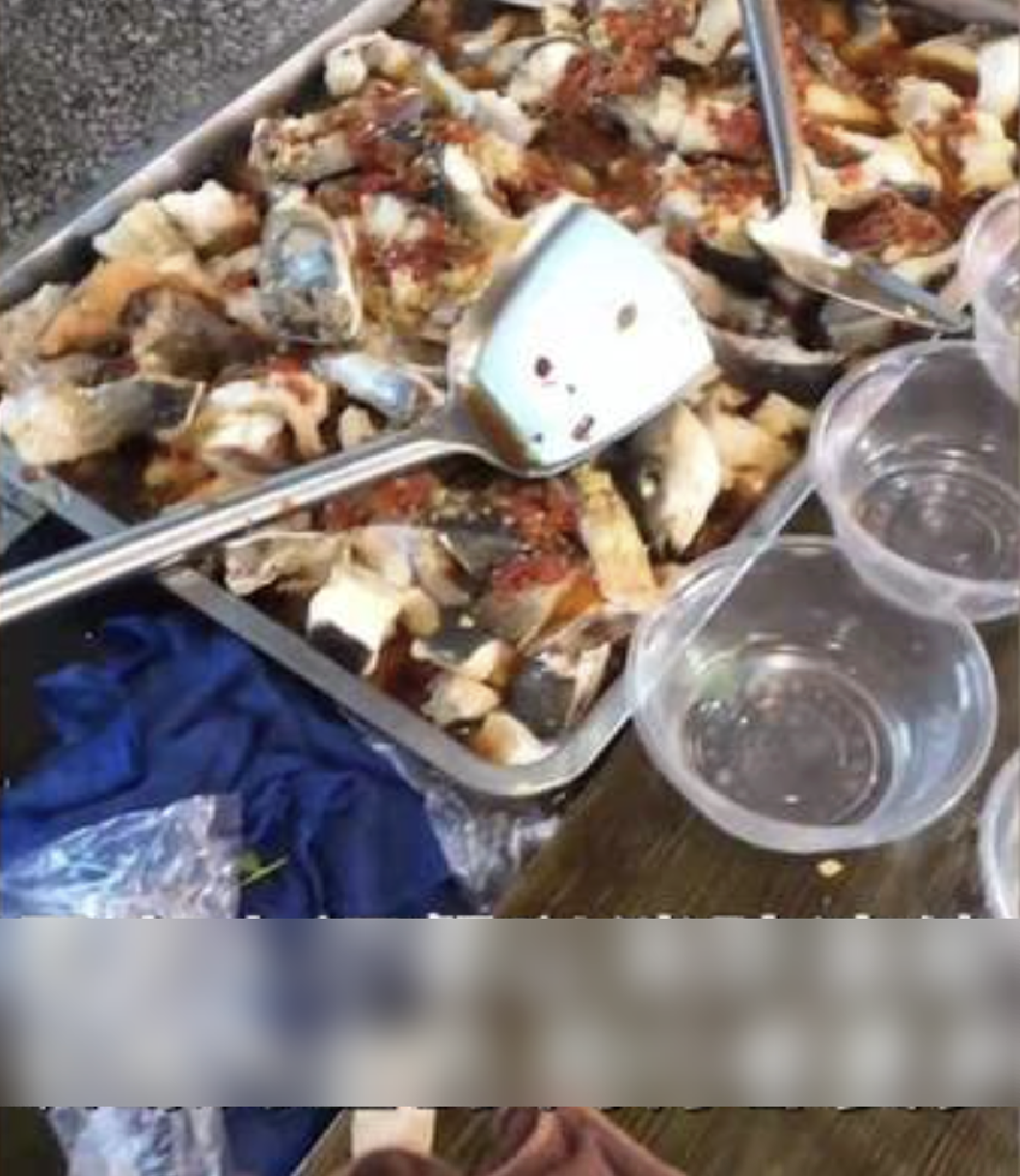 Kh&aacute;ch đặt 120 suất ăn, qu&aacute;n đ&oacute;ng g&oacute;i xong hết th&igrave; bị 