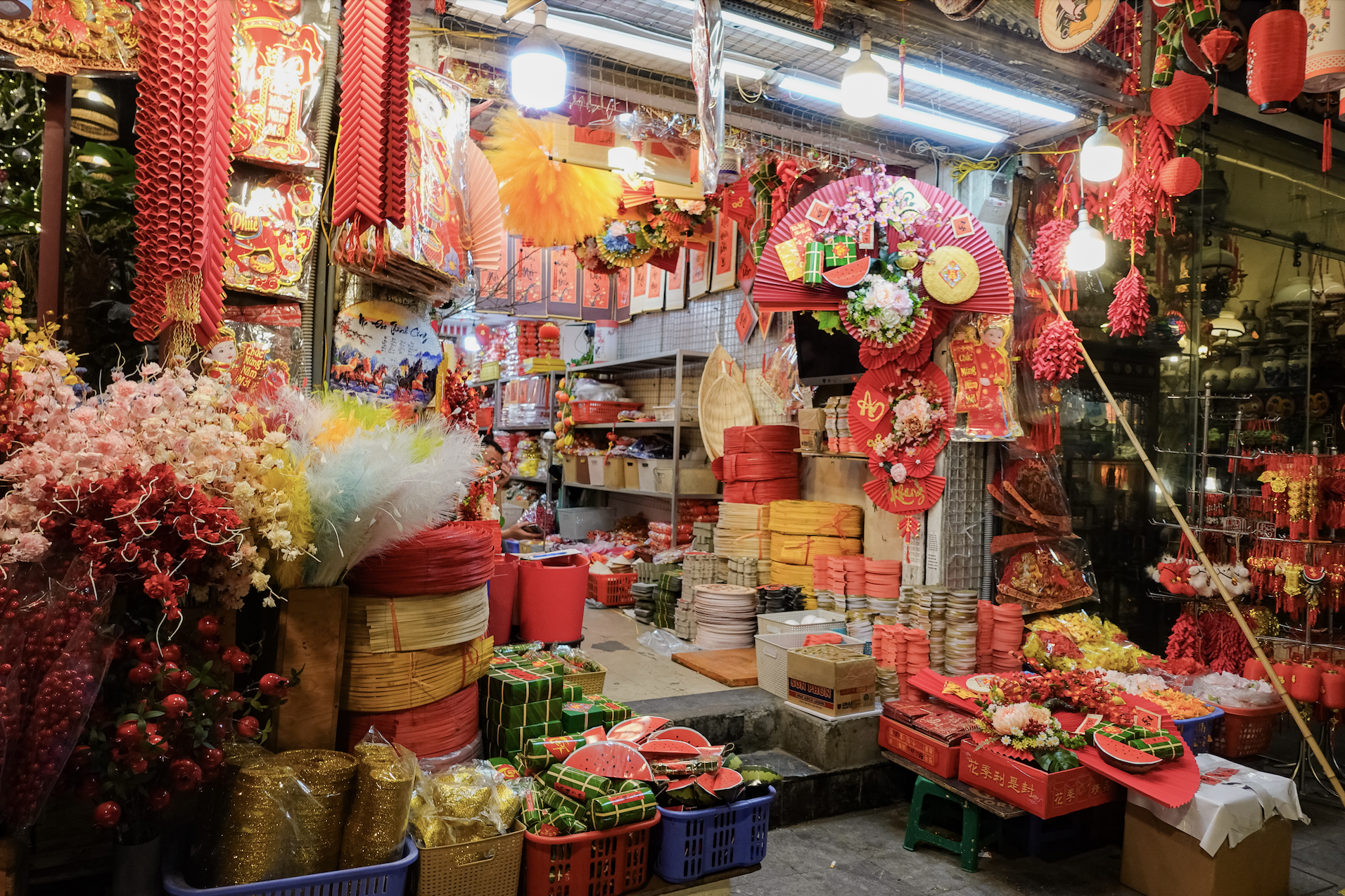 Cảnh tượng tại H&agrave;ng M&atilde; ngay l&uacute;c n&agrave;y: Người đi đường bật cười khi chứng kiến điều kh&ocirc;ng ngờ v&agrave;o đ&ecirc;m Noel- Ảnh 10.