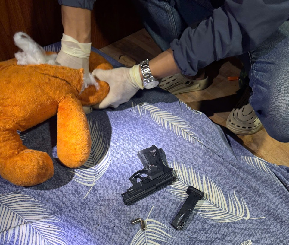 M&aacute;y x&uacute;c xới tung mặt đất, h&eacute; lộ kho chất cấm trong chuy&ecirc;n &aacute;n ma t&uacute;y lớn tại Đắk Lắk- Ảnh 3.