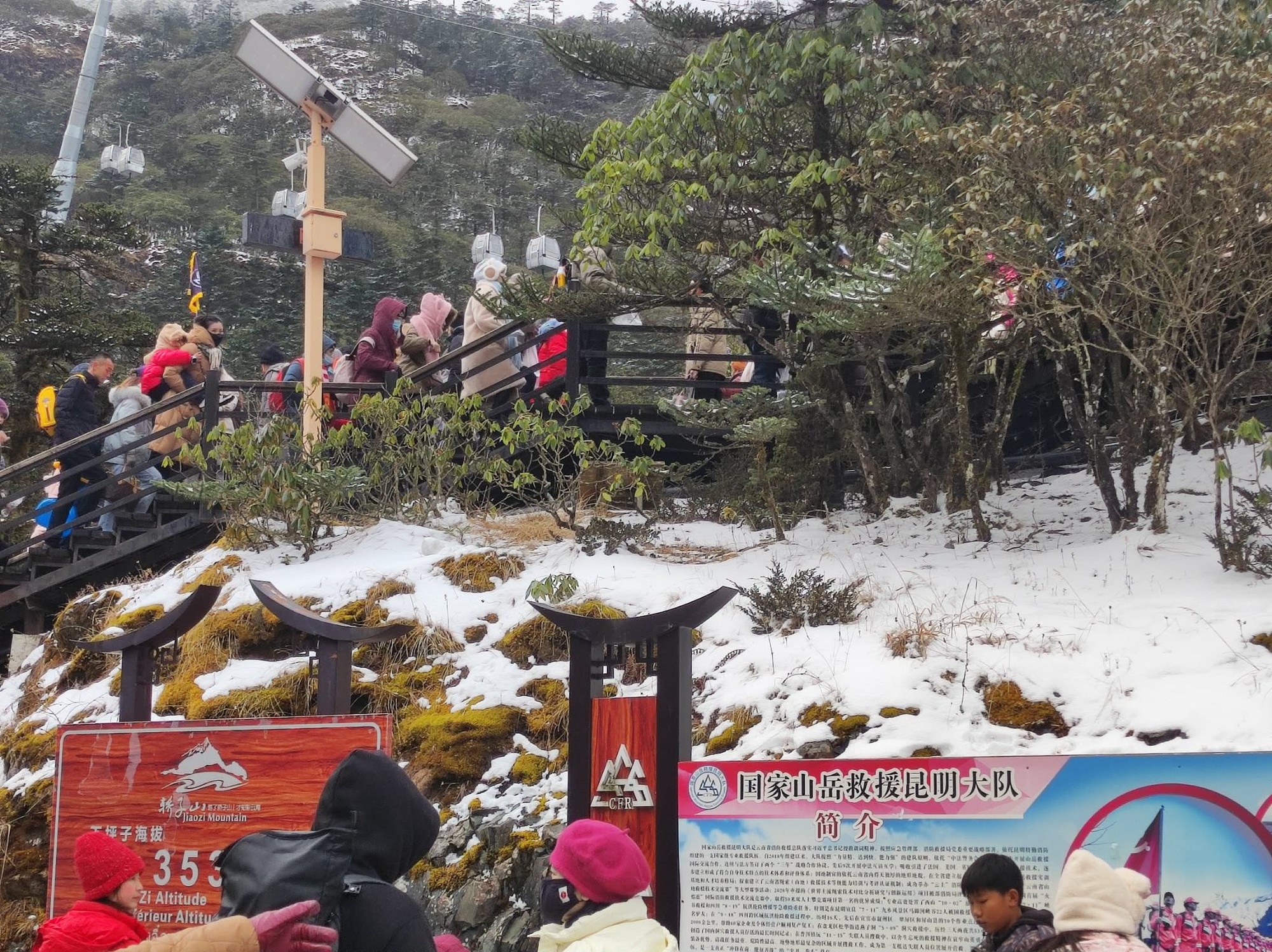 Kh&aacute;ch Việt kể chuyện đi ngắm tuyết tr&ecirc;n n&uacute;i cao hơn 4000m ở Trung Quốc, nhận x&eacute;t: 