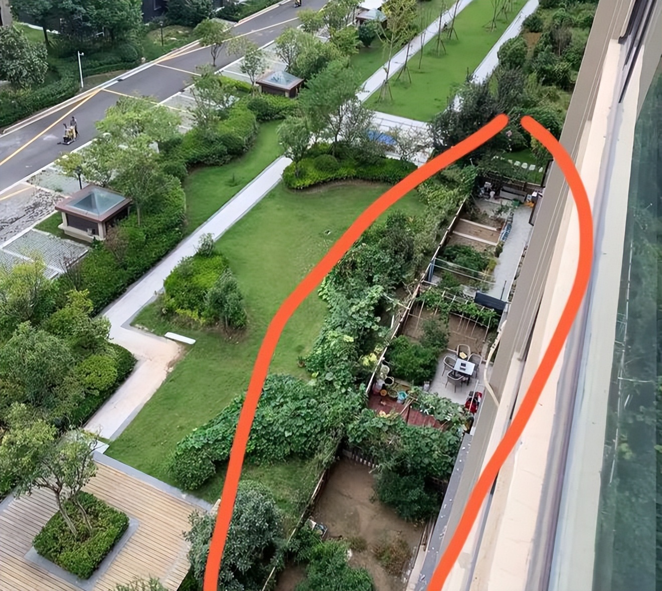 Sau 5 năm sống ở tầng 24, mẹ t&ocirc;i chuyển xuống tầng một v&agrave; &ldquo;sống lại&rdquo;: Sự thay đổi khiến cả họ h&agrave;ng bất ngờ- Ảnh 1.