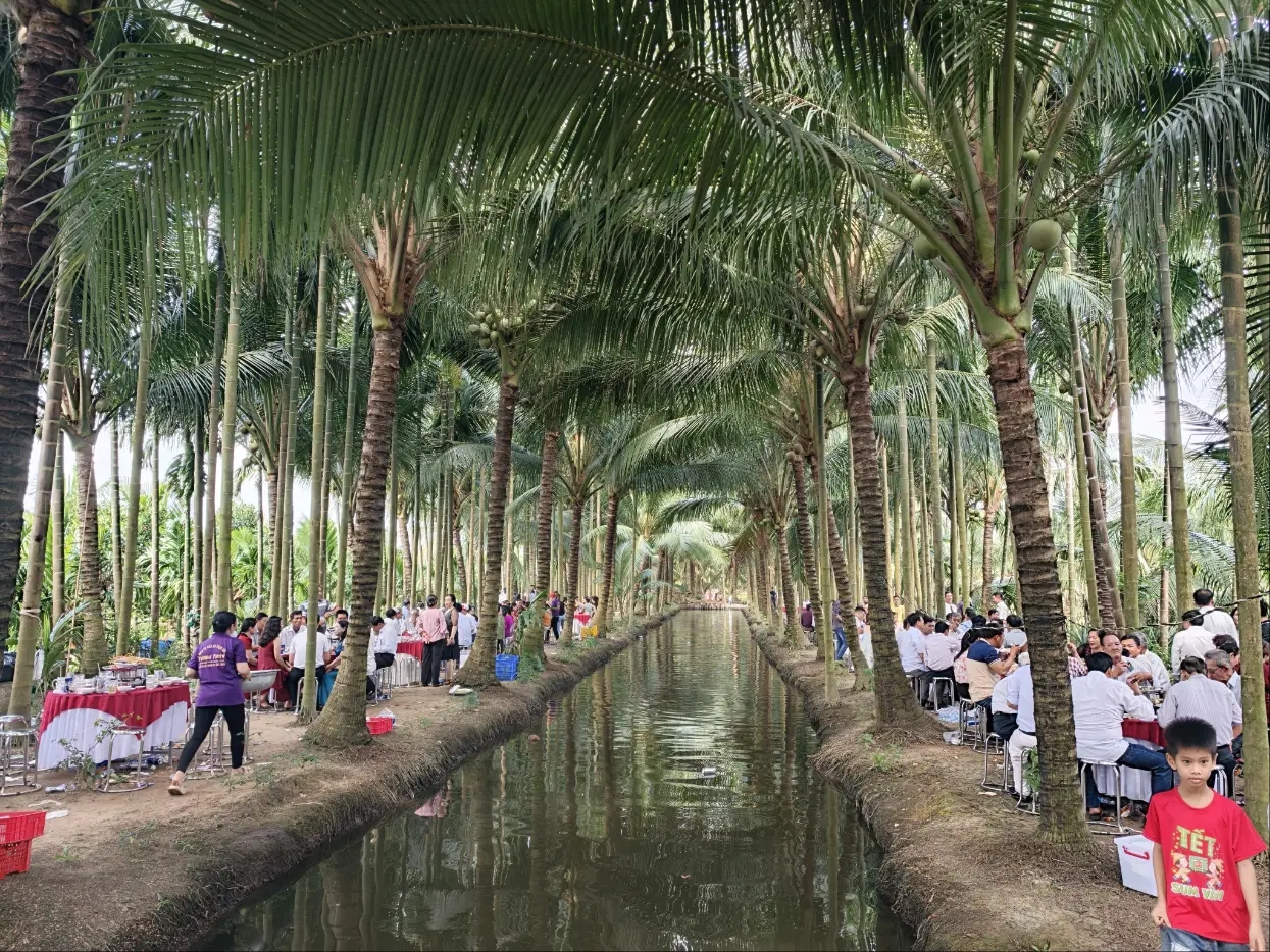 Đ&aacute;m cưới miền T&acirc;y "lạ nhất quả đất": Địa điểm kh&ocirc;ng ai nghĩ đến, kh&aacute;ch vui tưng bừng nhưng sợ 1 điều- Ảnh 1.