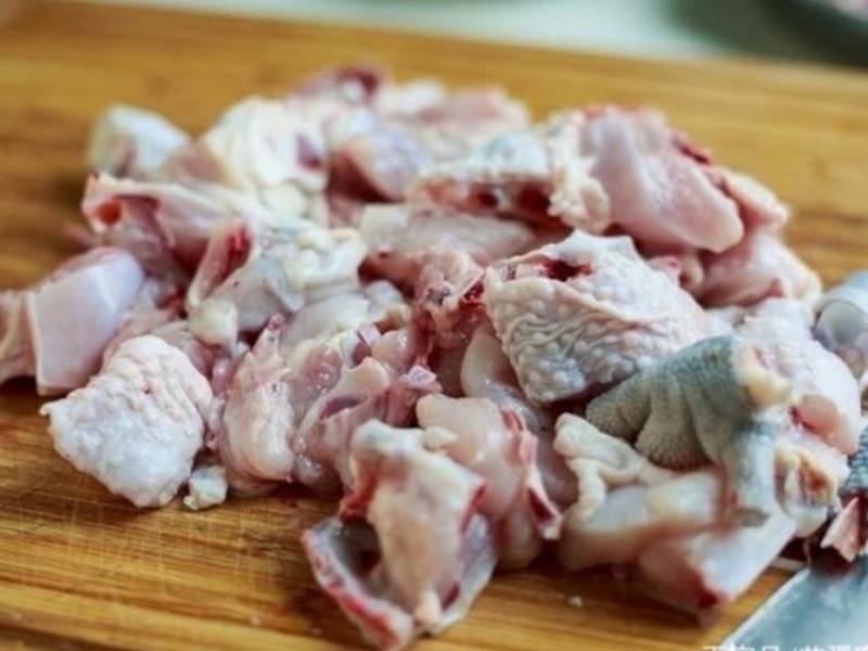 Bữa cơm m&ugrave;a đ&ocirc;ng, khuy&ecirc;n bạn n&ecirc;n ăn 4 m&oacute;n 