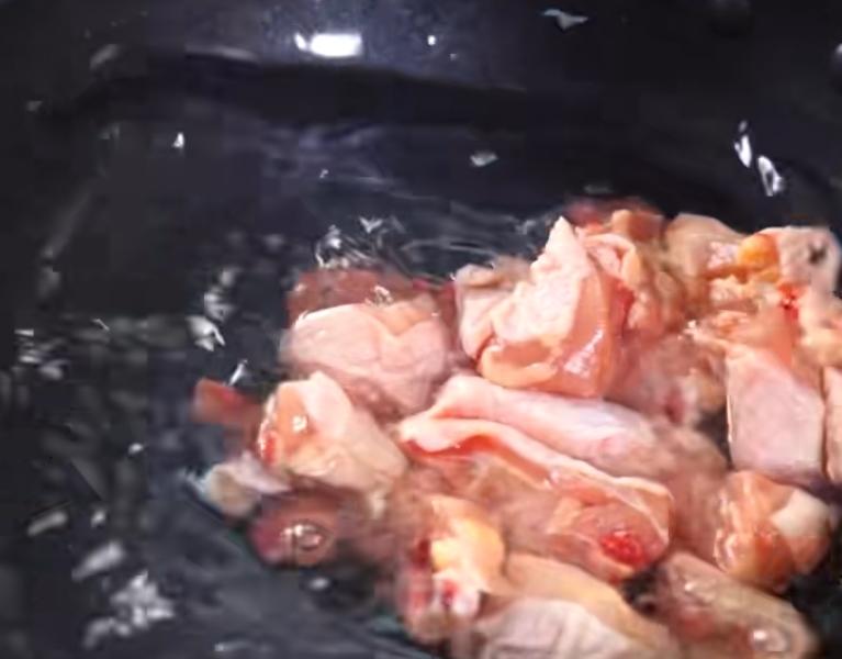 Bữa cơm m&ugrave;a đ&ocirc;ng, khuy&ecirc;n bạn n&ecirc;n ăn 4 m&oacute;n 