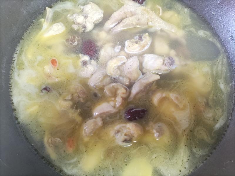 Bữa cơm m&ugrave;a đ&ocirc;ng, khuy&ecirc;n bạn n&ecirc;n ăn 4 m&oacute;n 