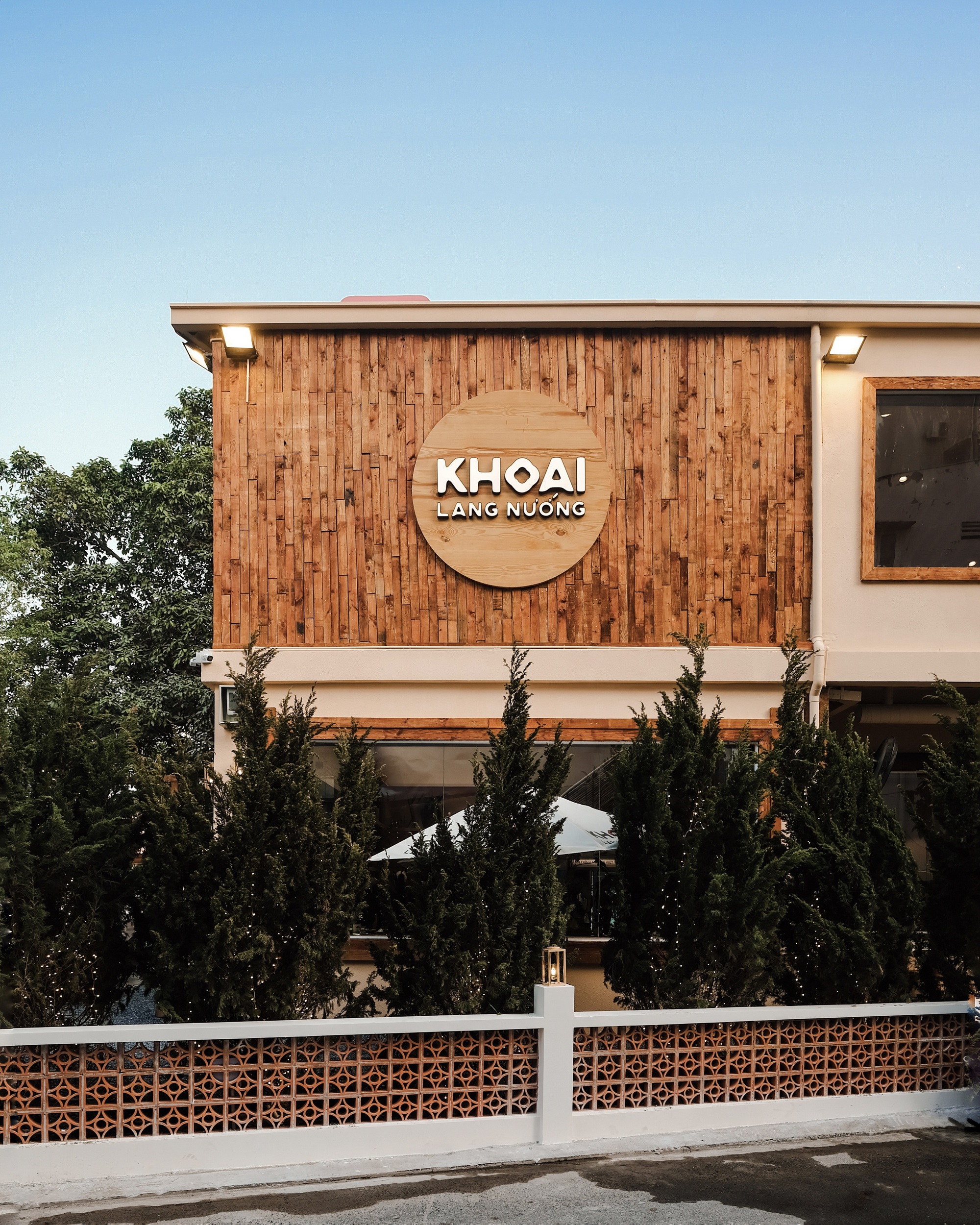 Văn ho&aacute; l&agrave;m n&ecirc;n kh&aacute;c biệt trong F&B: Khi C&agrave; Ph&ecirc; Trứng 3T, Queenam v&agrave; Khoai Lang Nướng trở th&agrave;nh cầu nối với người trẻ- Ảnh 6.