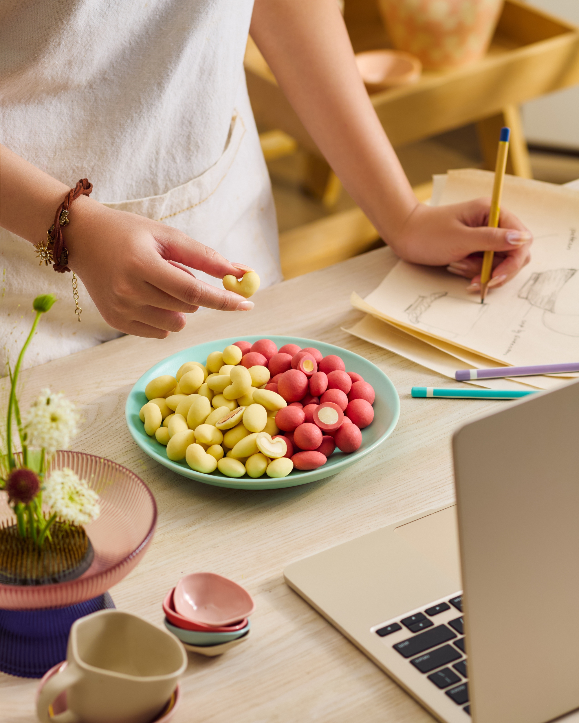 Văn ho&aacute; l&agrave;m n&ecirc;n kh&aacute;c biệt trong F&B: Khi C&agrave; Ph&ecirc; Trứng 3T, Queenam v&agrave; Khoai Lang Nướng trở th&agrave;nh cầu nối với người trẻ- Ảnh 5.