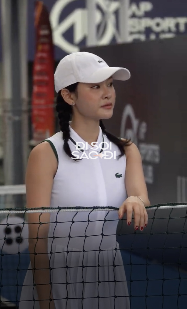 Độc quyền: Bắt gặp Hiền Hồ xuất hiện &ldquo;như h&igrave;nh với b&oacute;ng&rdquo; với trai lạ tr&ecirc;n s&acirc;n Pickleball- Ảnh 6.