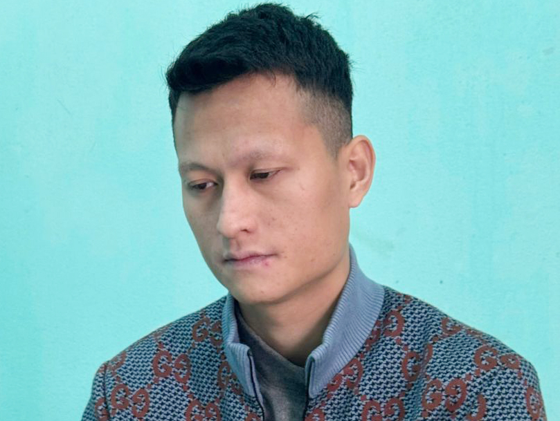 H&agrave;ng trăm cảnh s&aacute;t đồng loạt kh&aacute;m x&eacute;t, bắt giữ v&agrave; vạch trần sự thật về &ocirc;ng chủ 2 cửa h&agrave;ng quần &aacute;o- Ảnh 3.