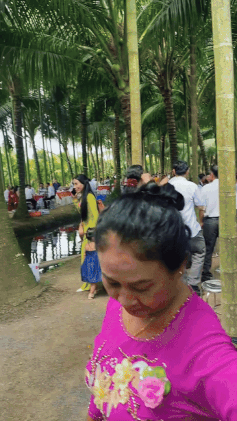 Đ&aacute;m cưới miền T&acirc;y "lạ nhất quả đất": Địa điểm kh&ocirc;ng ai nghĩ đến, kh&aacute;ch vui tưng bừng nhưng sợ 1 điều- Ảnh 2.